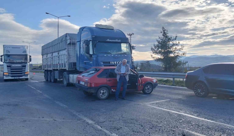 tir-carptigi-otomobili-20-metre-surukledi-lSE8AUte.jpg