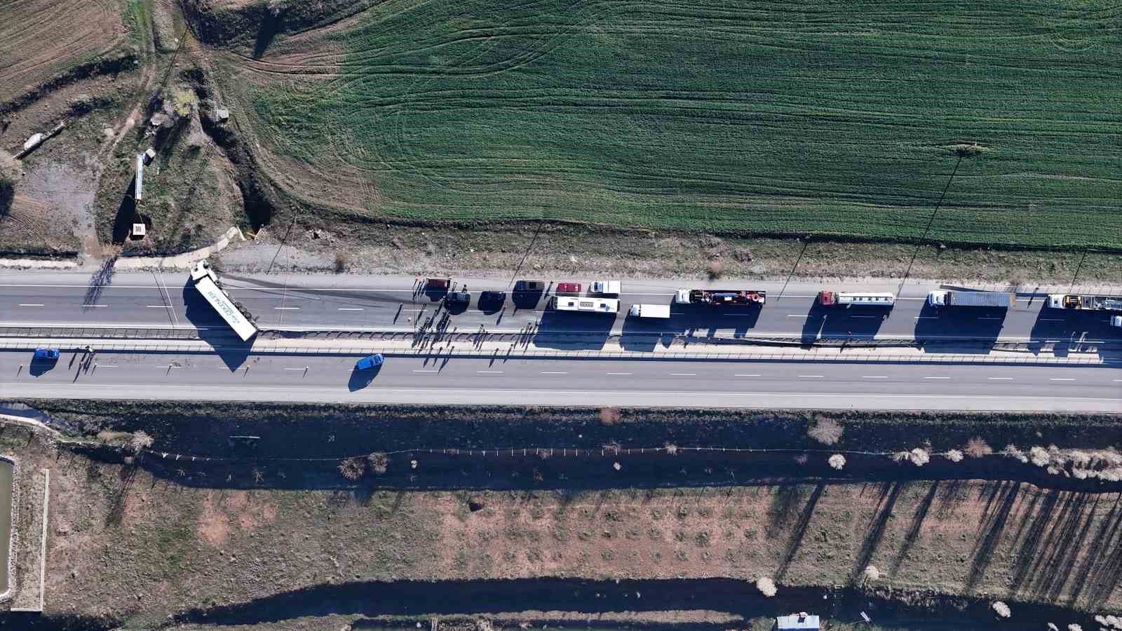 tir devrildi kayseri sivas yolunda uzun arac kuyrugu olustu 3 ejYI6qKR