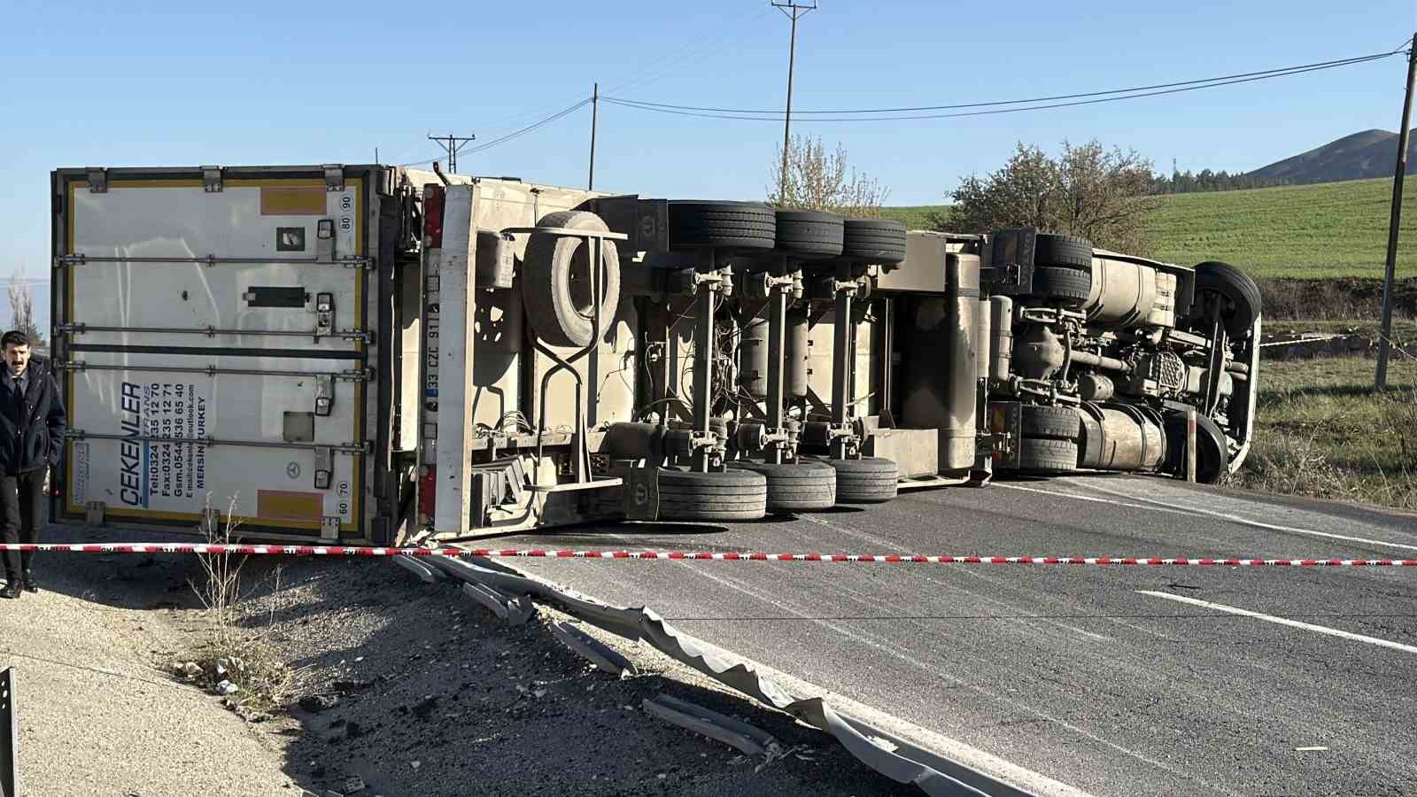 tir devrildi kayseri sivas yolunda uzun arac kuyrugu olustu 6 hKk3jcL6