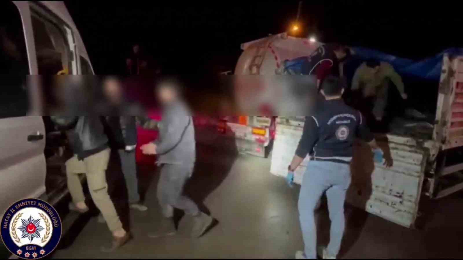 tir dorsesinde branda altinda saklanan 12 kacak gocmen yakalandi 2 w5H9peWK