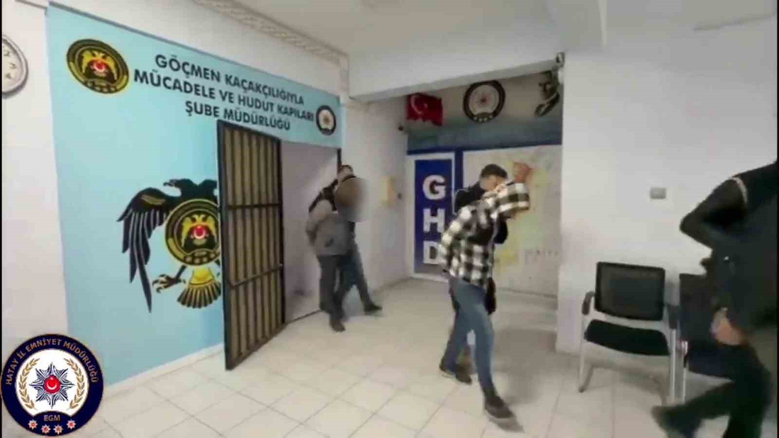 tir dorsesinde branda altinda saklanan 12 kacak gocmen yakalandi 3 yHAAl4n6