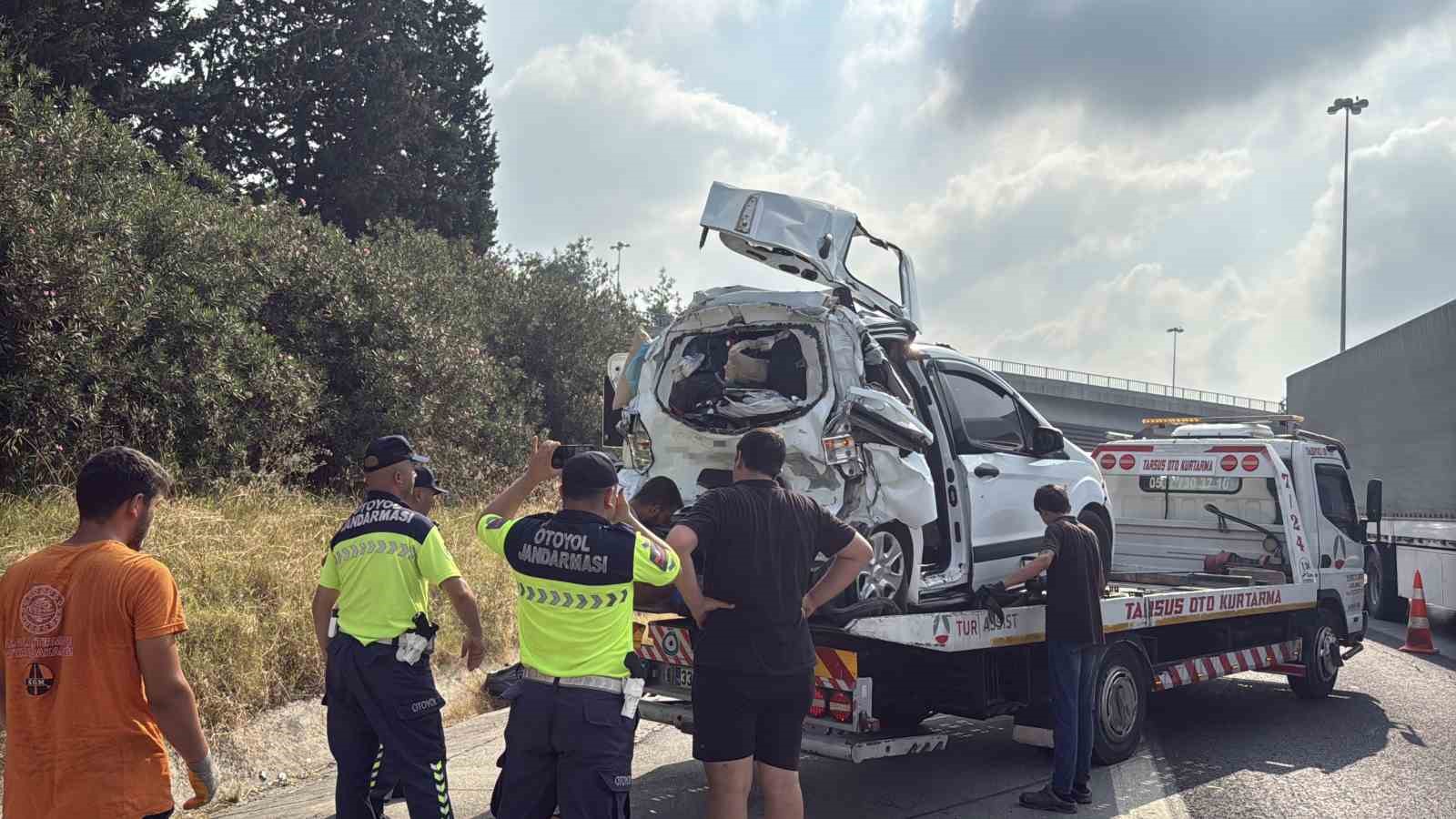 Tır, hafif ticari araca çarptı: 2 ölü, 2 yaralı 5 tir hafif ticari araca carpti 2 olu 2 yarali 1 SV6Z3XtR