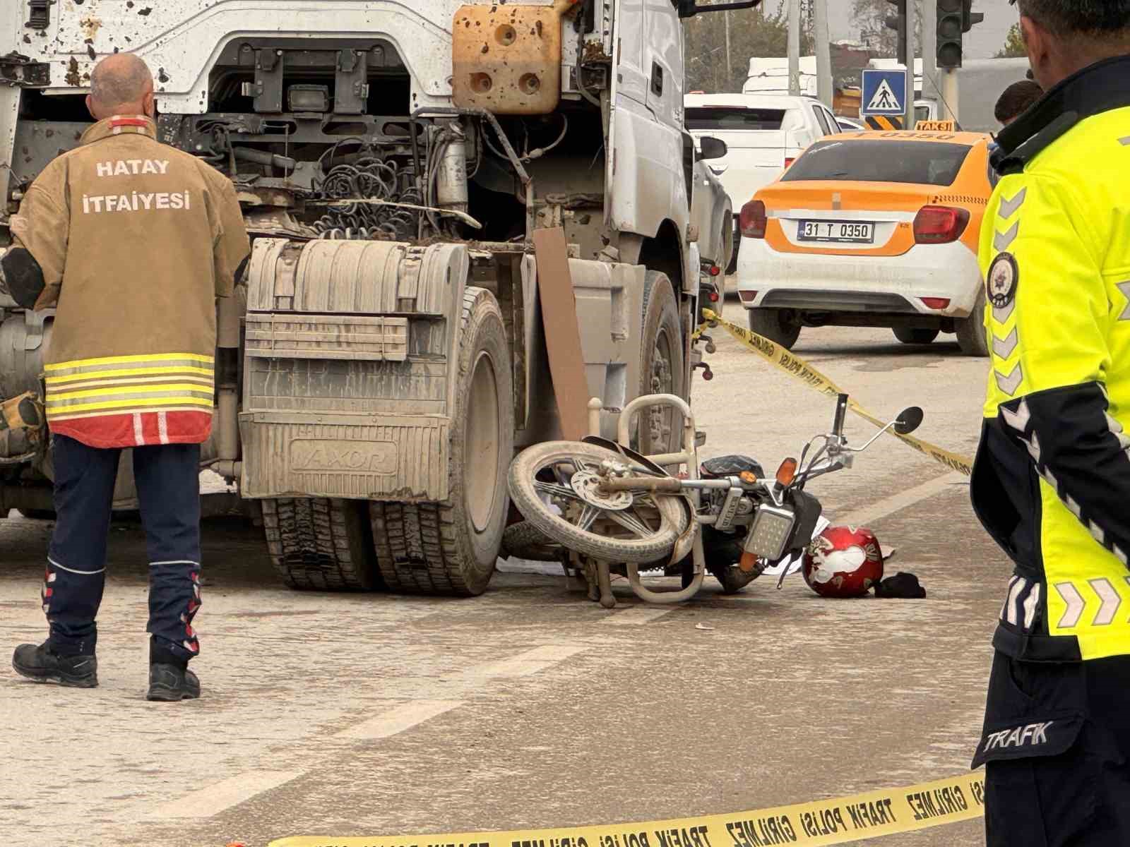 tir ile carpisan motosikletteki anne ve 2 aylik bebegi oldu 2 7GbTCLGu