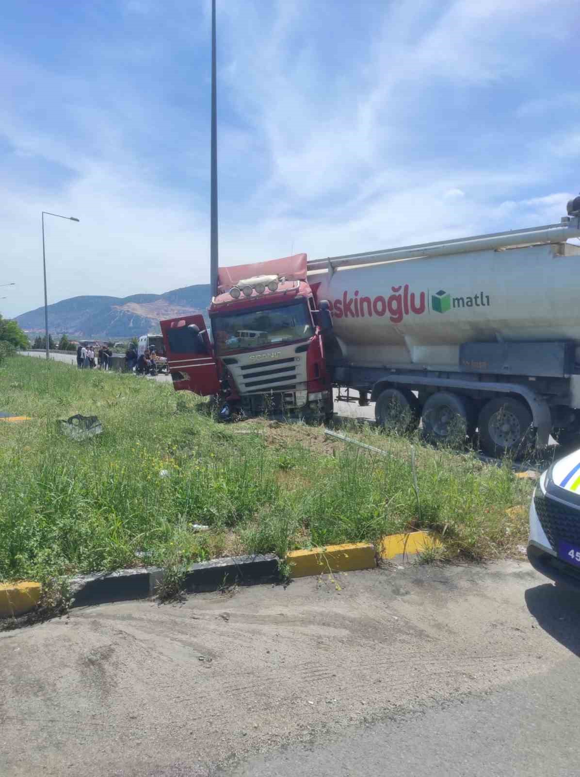 tir ile elektrikli motor carpisti 1 olu 4 yarali 1