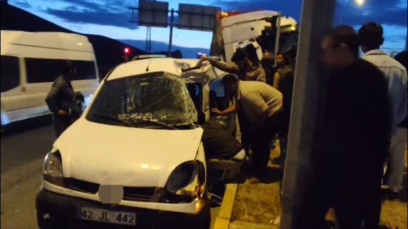 tir ile hafif ticari arac carpisti 2 yarali 2 UUACZDNm
