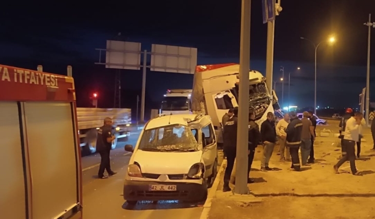 tir-ile-hafif-ticari-arac-carpisti-2-yarali-axcmYabz.jpg