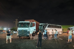 tir-ile-isci-servisi-carpisti-12-yarali-tkSV2Gft.jpg