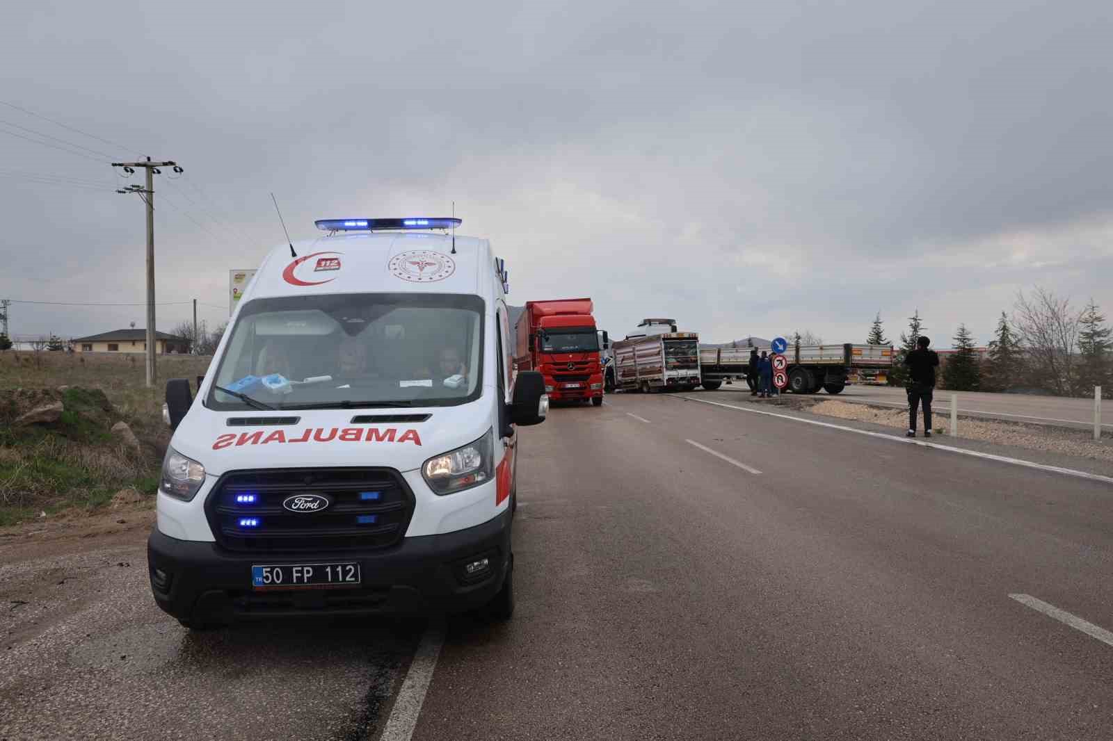 tir ile kamyonet carpisti 2 yarali 2 Ya494PvO