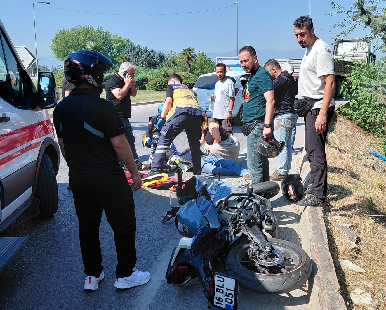 tir ile motosiklet carpisti 1 agir yarali 2 dJigRnwp