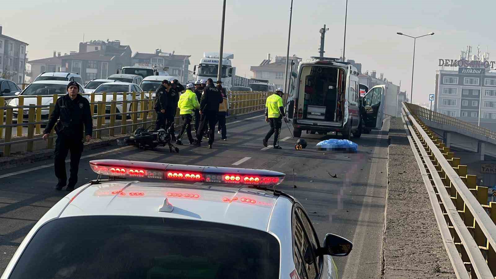tir ile motosiklet carpisti universite ogrencisi motosikletli oldu 0 q7GQZlWr
