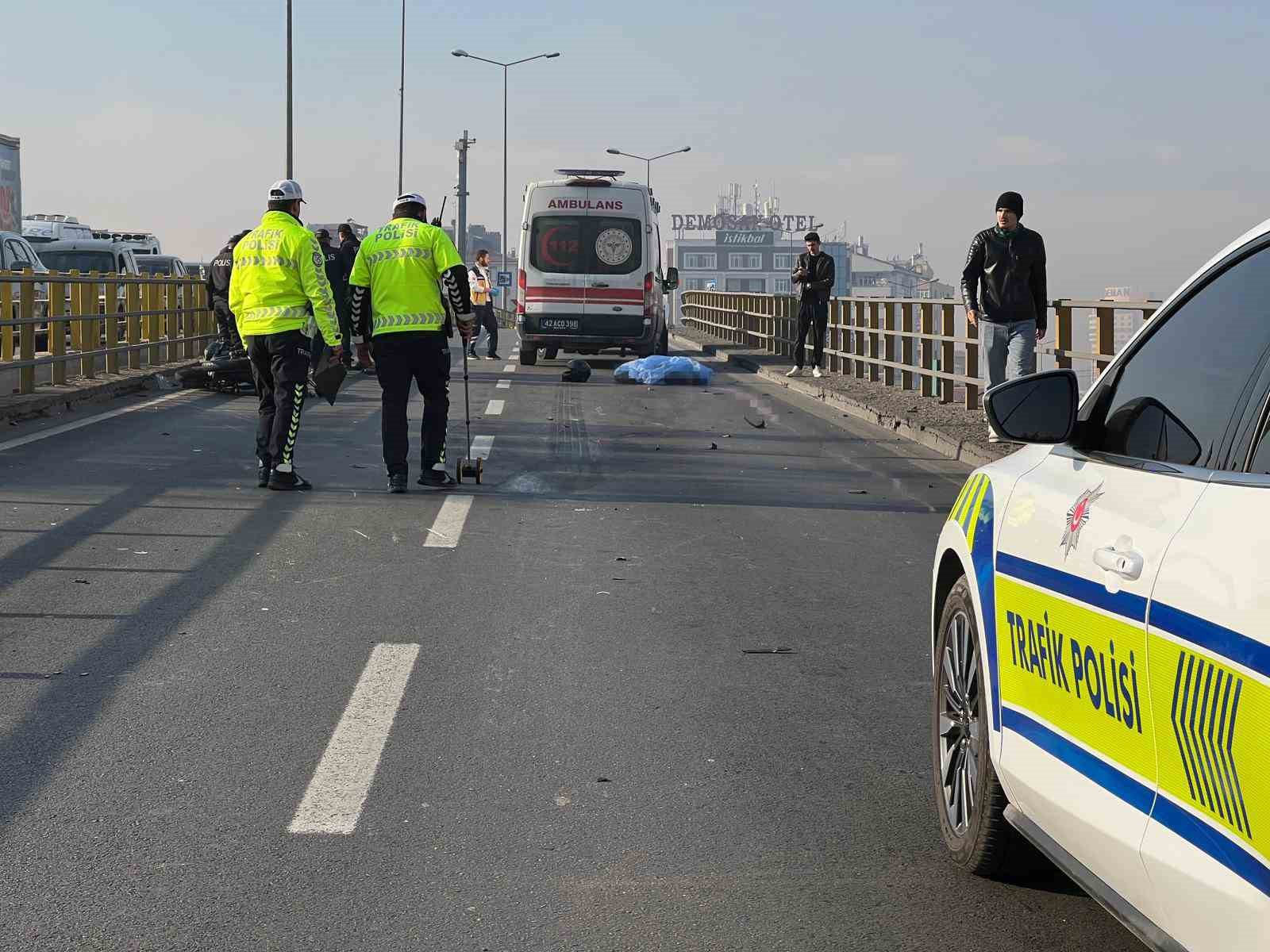 tir ile motosiklet carpisti universite ogrencisi motosikletli oldu 3 yKDSGIah