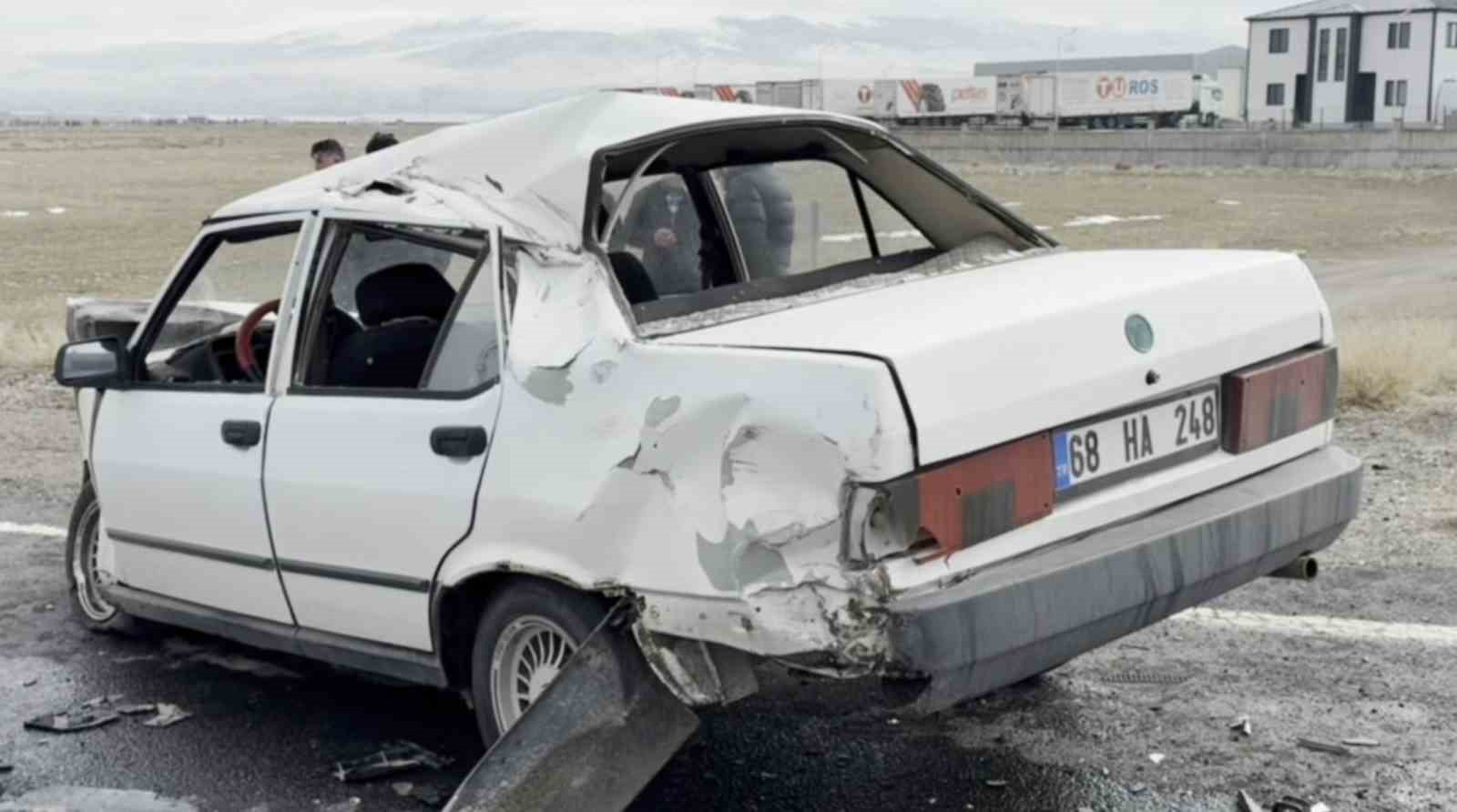 Tır ile otomobil çarpıştı: 2’si bebek 5 yaralı 6 tir ile otomobil carpisti 2si bebek 5 yarali 2 JGAfvQgF