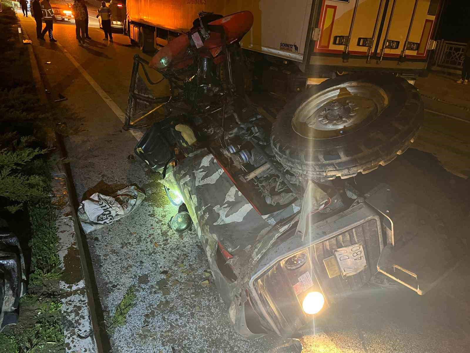 tir ile traktorun carpistigi kazada kari koca hayatini kaybetti 0 mfFdvDiD