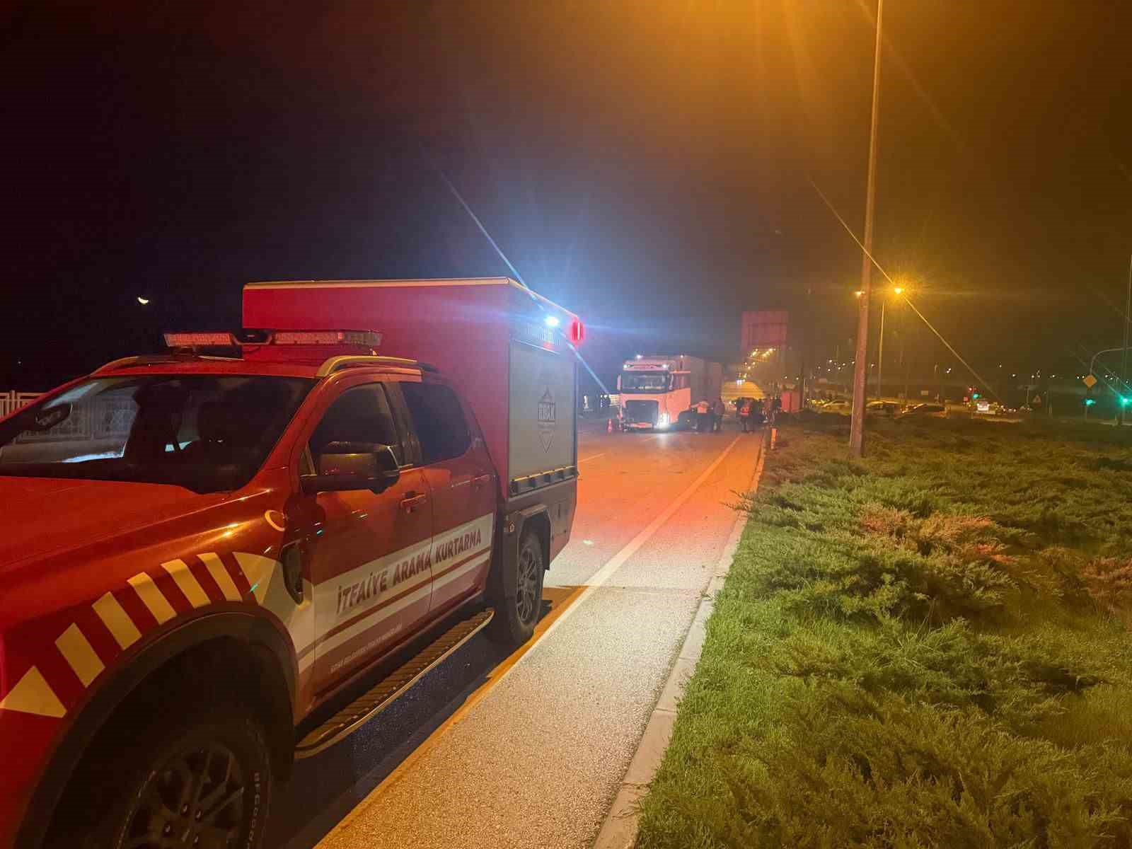 tir ile traktorun carpistigi kazada kari koca hayatini kaybetti 1 VW6zIU7U