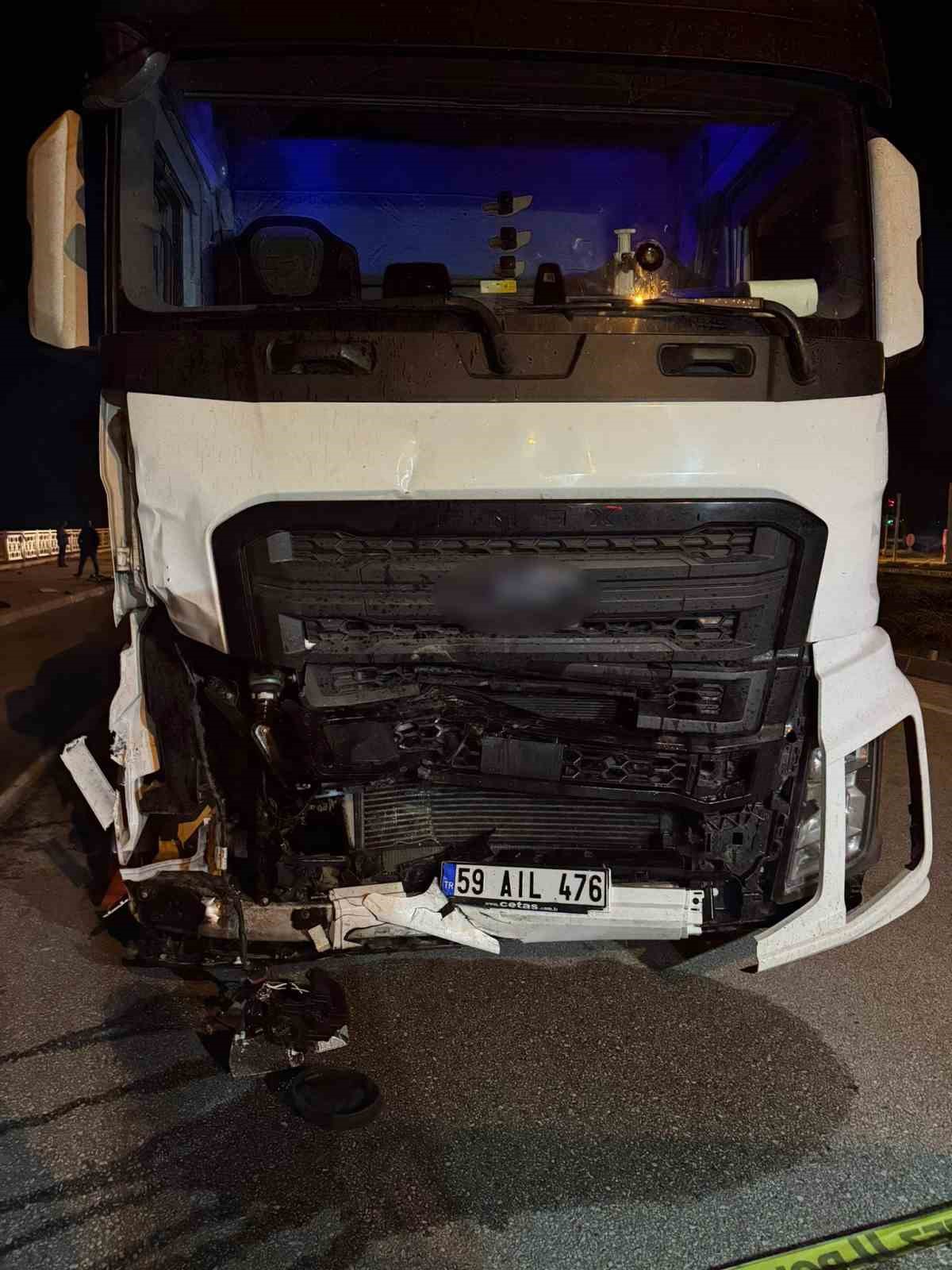 tir ile traktorun carpistigi kazada kari koca hayatini kaybetti 5 ZJ8umvki