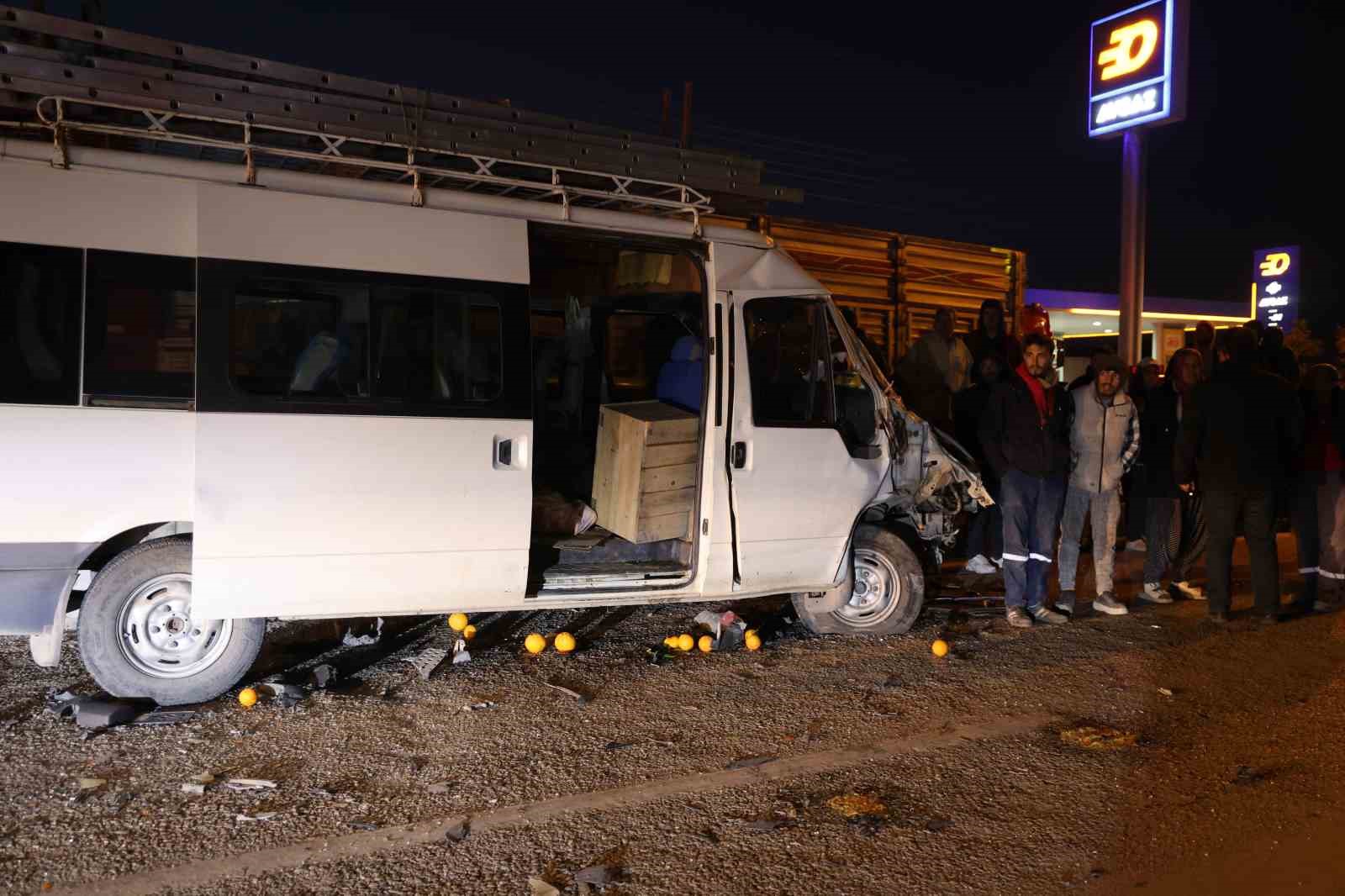 tir isci minibusune carpti 2 yarali 4 iDe3gZ9U