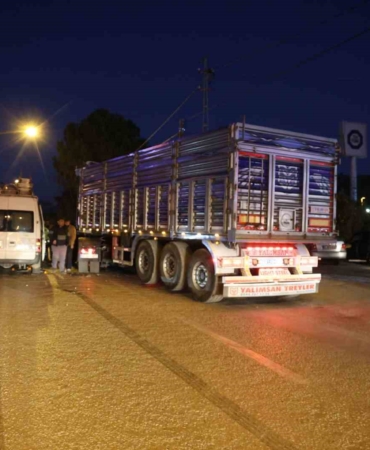 tir-isci-minibusune-carpti-2-yarali-XgkGjeVs.jpg