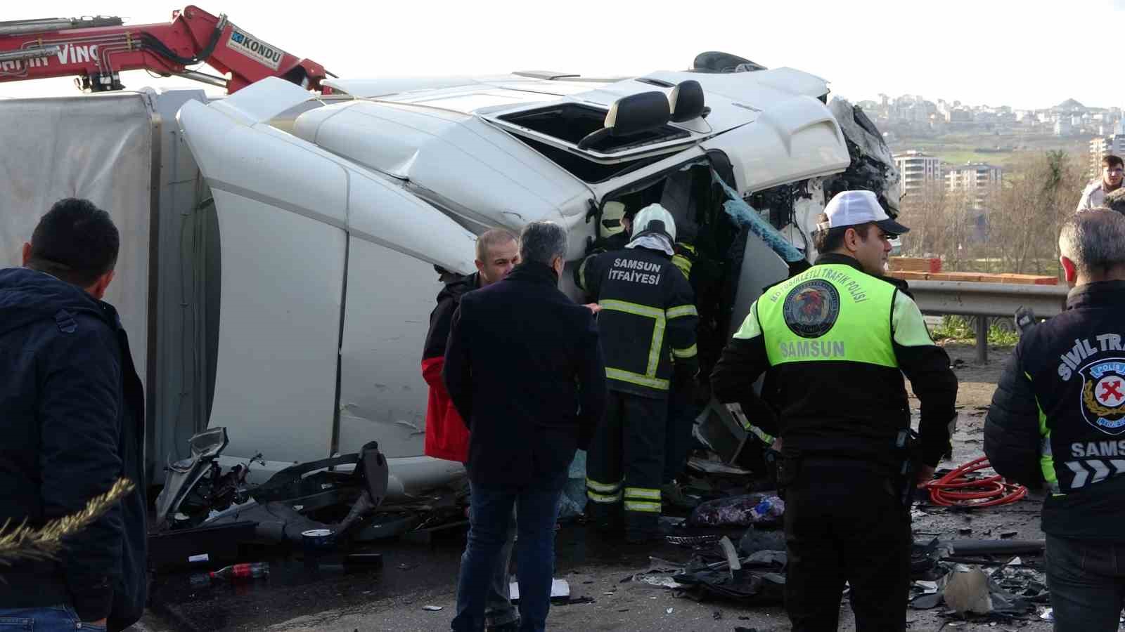 tir karsi seride gecip araclara daldi 1 olu 3 yarali 3