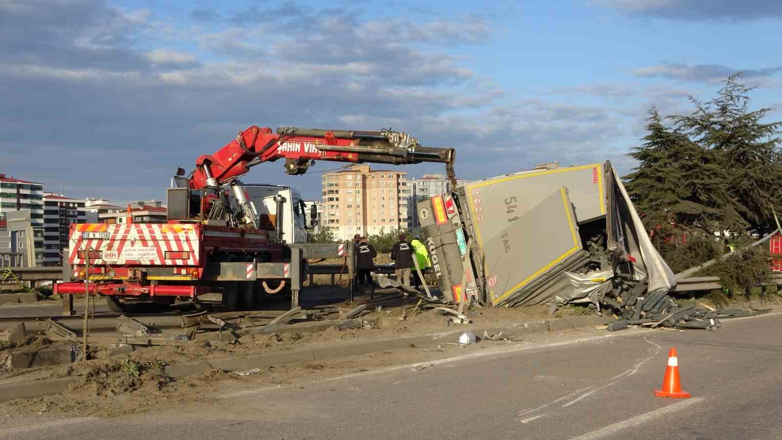 tir karsi seride gecip araclara daldi 1 olu 3 yarali 4 J5gZeWhC