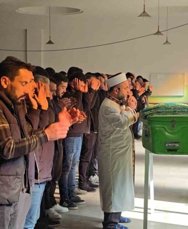 tir-kazasinda-hayatini-kaybeden-22-yasindaki-surucu-son-yolculuguna-ugurlandi-kxrSDJYv.jpg
