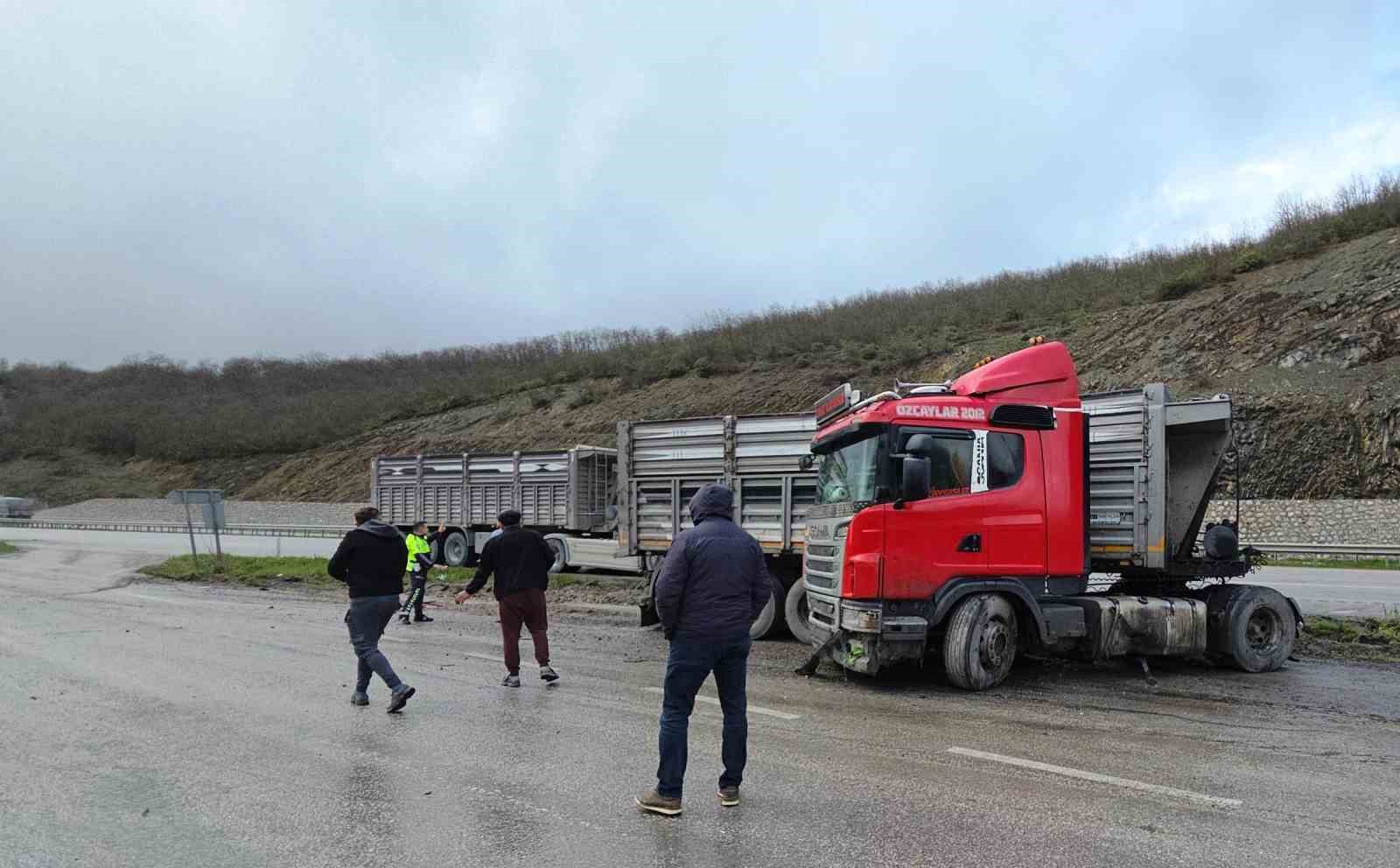 tir makasladi surucu yaralandi 1 vCLLfYdU