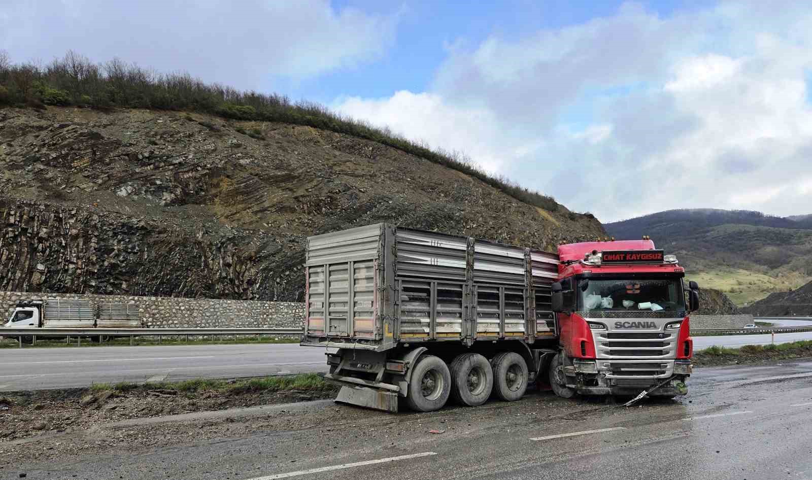 tir makasladi surucu yaralandi 4 t1Tyvpwg