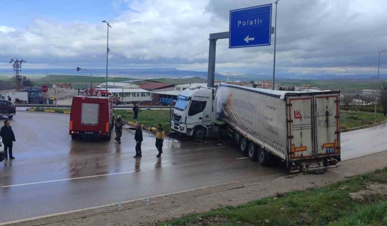 tir-refuje-carpti-1-yarali-Y84HYNBe.jpg