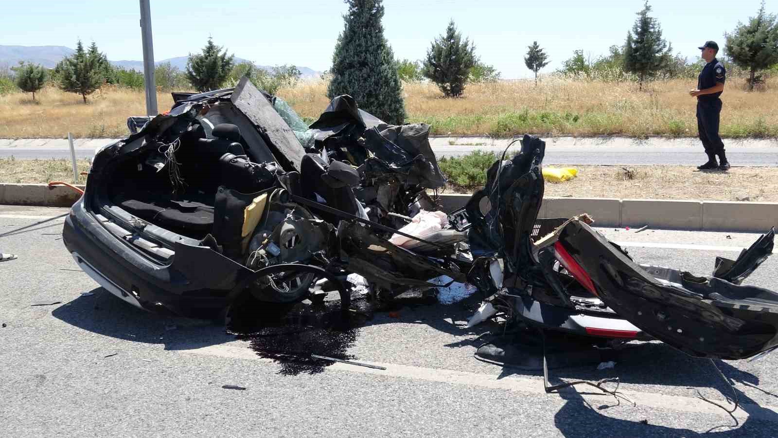 tira arkadan carpan otomobil hurdaya dondu 1 yarali 1 zIz2rKUP