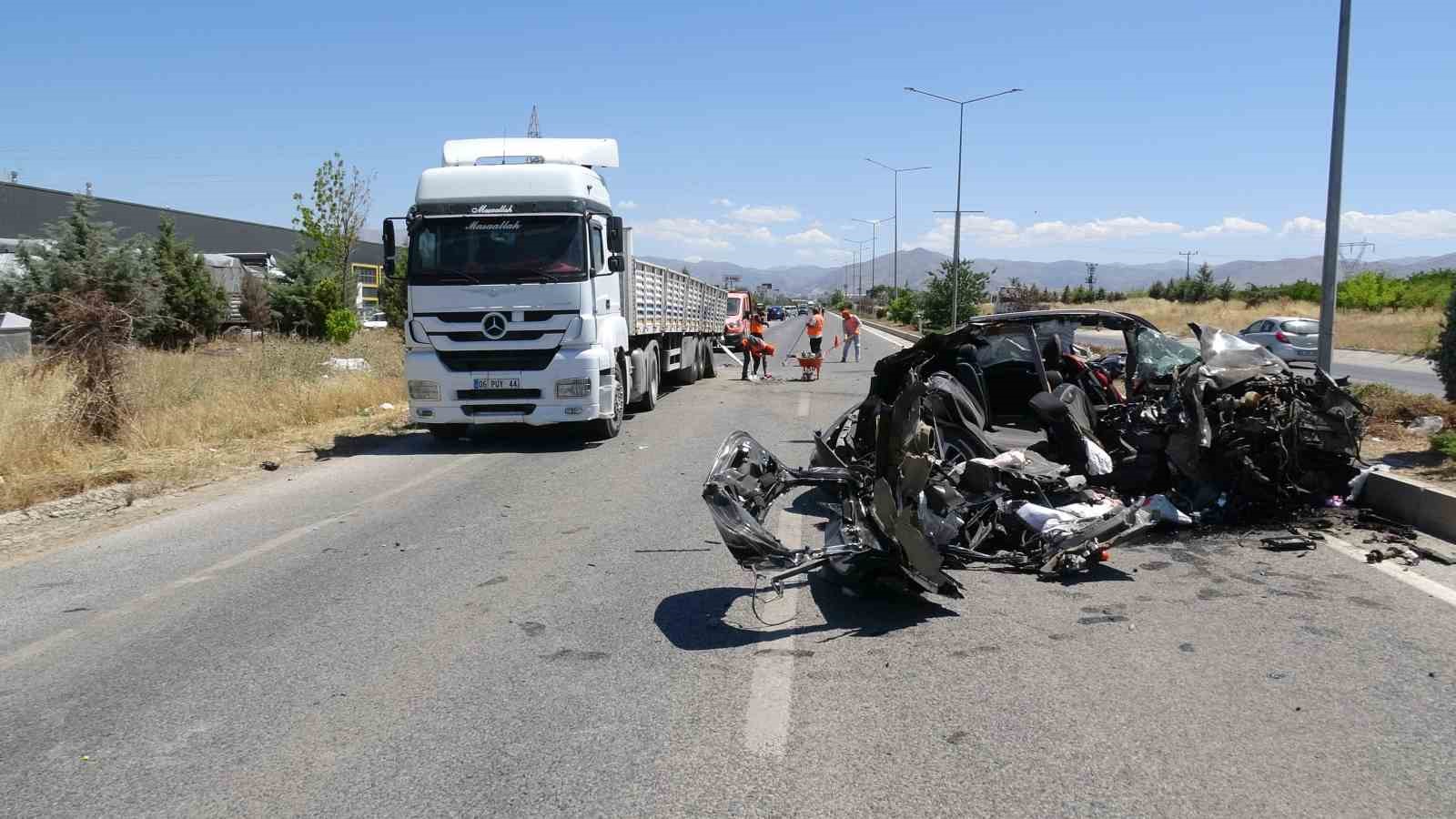tira arkadan carpan otomobil hurdaya dondu 1 yarali 4 sAn2AqYE