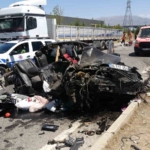 tira-arkadan-carpan-otomobil-hurdaya-dondu-1-yarali-LlGF8GKU.jpg