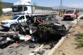tira-arkadan-carpan-otomobil-hurdaya-dondu-1-yarali-LlGF8GKU.jpg