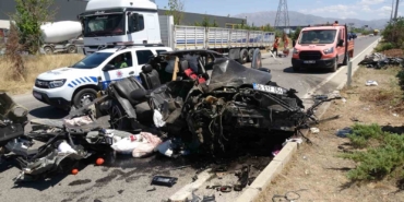 tira-arkadan-carpan-otomobil-hurdaya-dondu-1-yarali-LlGF8GKU.jpg