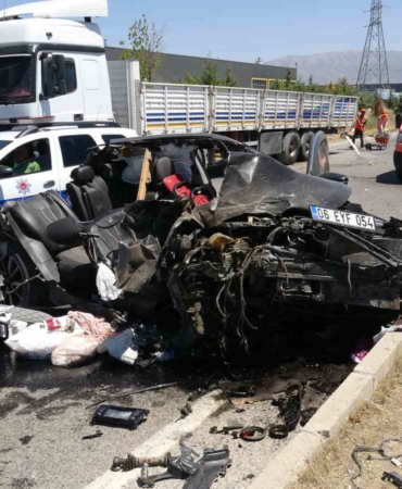 tira-arkadan-carpan-otomobil-hurdaya-dondu-1-yarali-LlGF8GKU.jpg