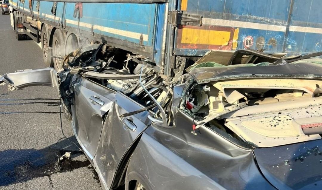 tira arkadan carpan volvo hurdaya dondu 1 olu 0 bN9L2L26