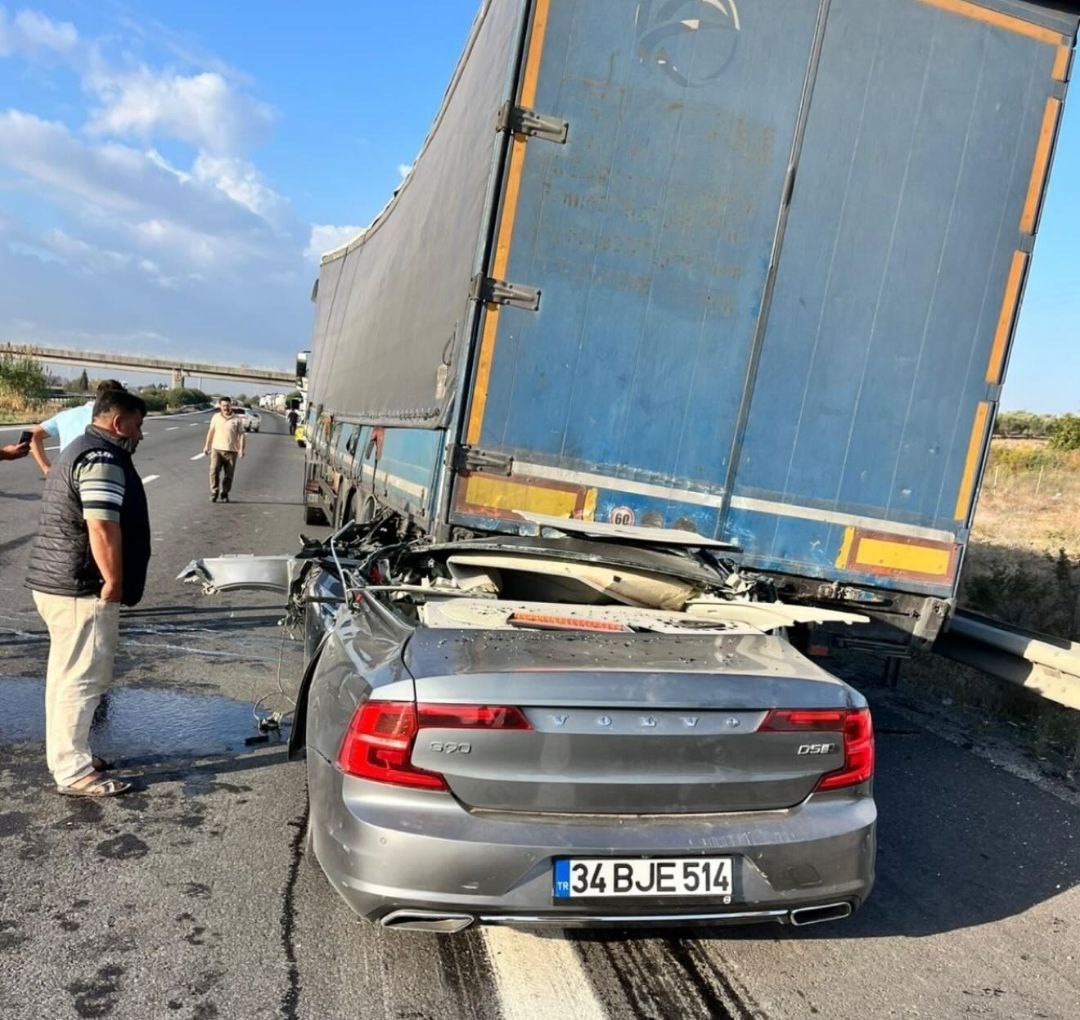 tira arkadan carpan volvo hurdaya dondu 1 olu 1 IHM2X4Pl