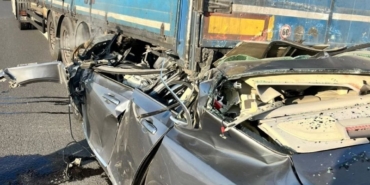 tira-arkadan-carpan-volvo-hurdaya-dondu-1-olu-Hb44K5cU.jpg