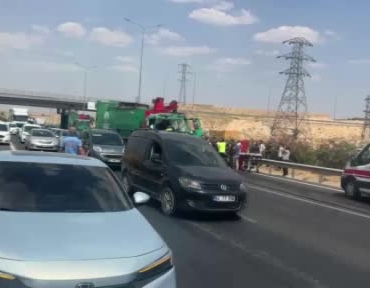 tira-carpan-cop-kamyonu-surucusu-agir-yaralandi-ixIyTATM.jpg