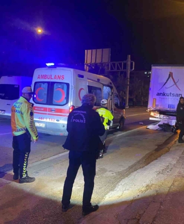tira-carpan-motosikletli-gencin-olume-gitme-ani-kamerada-YvypGP8X.jpg