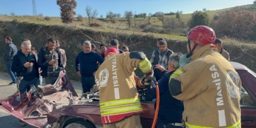 tira-carpan-otomobil-hurdaya-dondu-surucu-sans-eseri-kurtuldu-3FyAAkRz.jpg