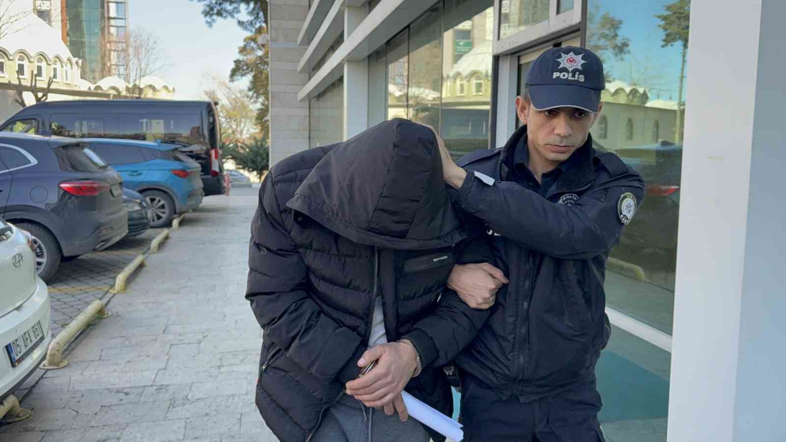 Tırda 14 yaşındaki kıza cinsel taciz iddiası: Zanlı kendi kızı dünyaya geldiği gün tutuklandı 4 tirda 14 yasindaki kiza cinsel taciz iddiasi zanli kendi kizi dunyaya geldigi gun tutuklandi EPGOXE8w