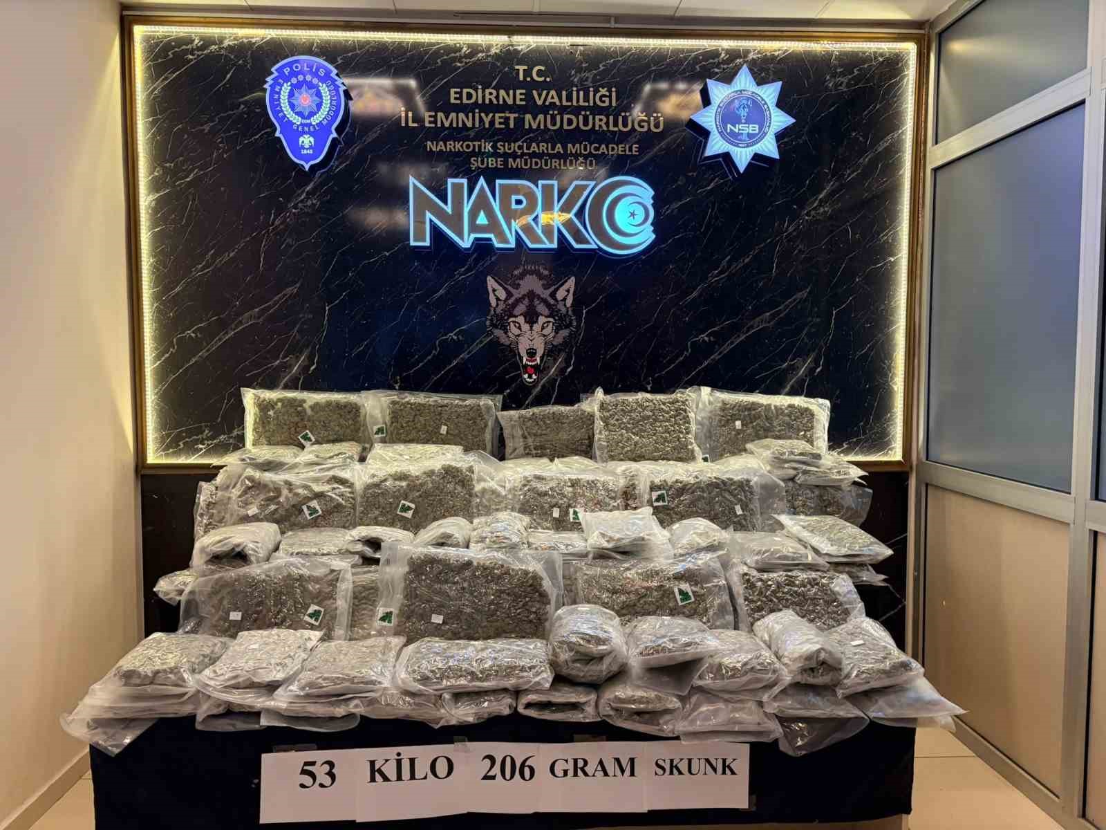 tirda 53 kilogram uyusturucu ele gecirildi 3 IwG2jwXU