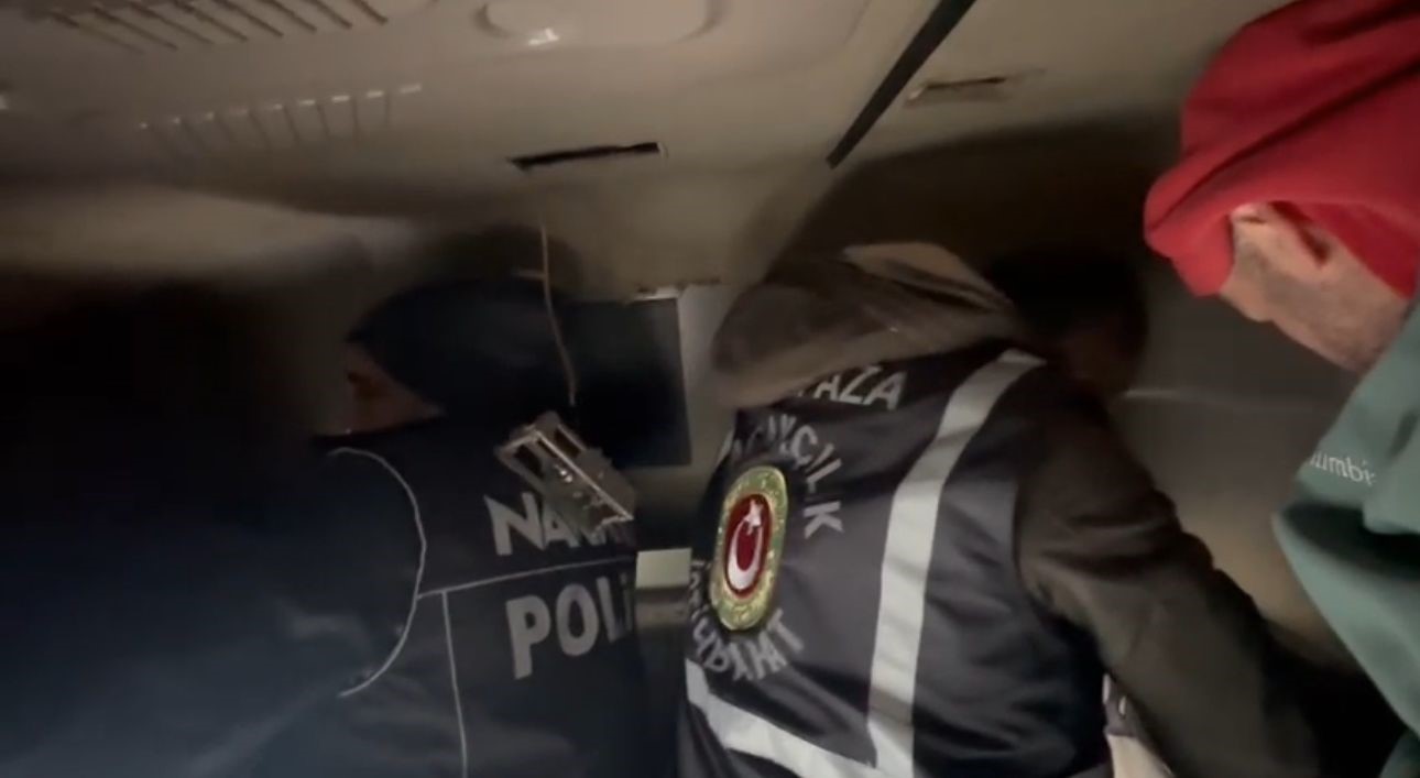tirda 53 kilogram uyusturucu ele gecirildi 4 OLEfXNYh