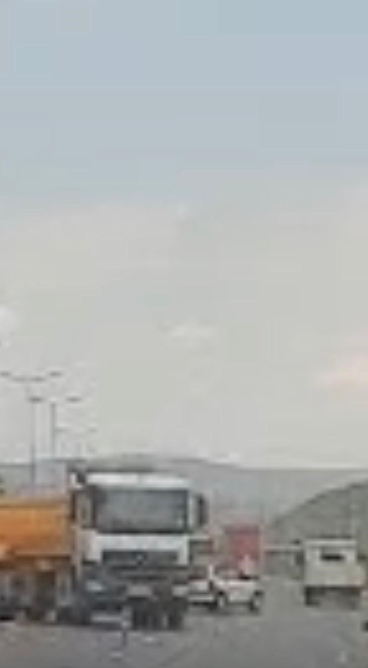 Tırdan tedirgin olan sürücü kontrolü kaybedip, şarampole yuvarlandı: 1 yaralı 4 tirdan tedirgin olan surucu kontrolu kaybedip sarampole yuvarlandi 1 yarali 0 8WmHHtVR