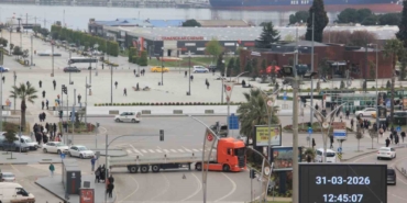 tirdan-trafigi-tehlikeye-dusuren-hareket-DBUsGc4J.jpg
