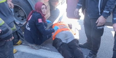 tirin-altinda-kalan-karayollari-iscisi-hayatini-kaybetti-1lSELBOO.jpg