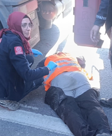 tirin-altinda-kalan-karayollari-iscisi-hayatini-kaybetti-1lSELBOO.jpg