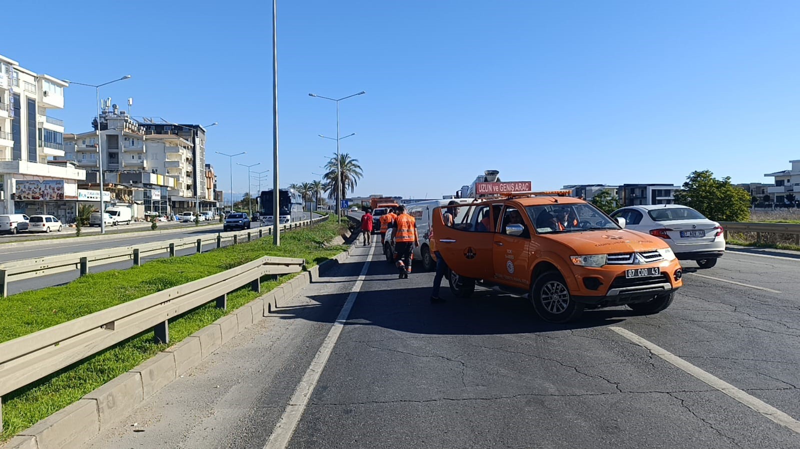 tirin altinda kalan karayollari iscisi hayatini kaybetti 4 bckahf4K