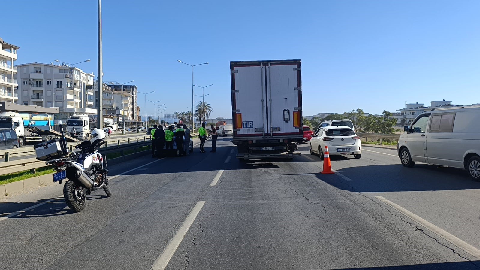 tirin altinda kalan karayollari iscisi hayatini kaybetti 6 8sWZX5QP