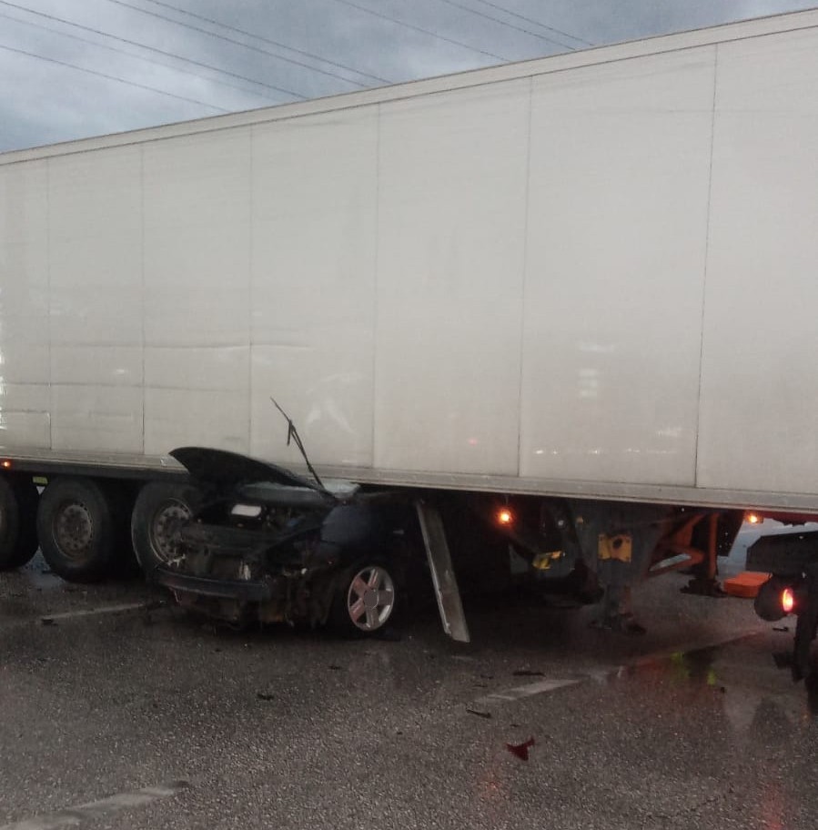 tirin altinda kalan otomobildeki kari koca hayatini kaybetti 4 isurUt6J