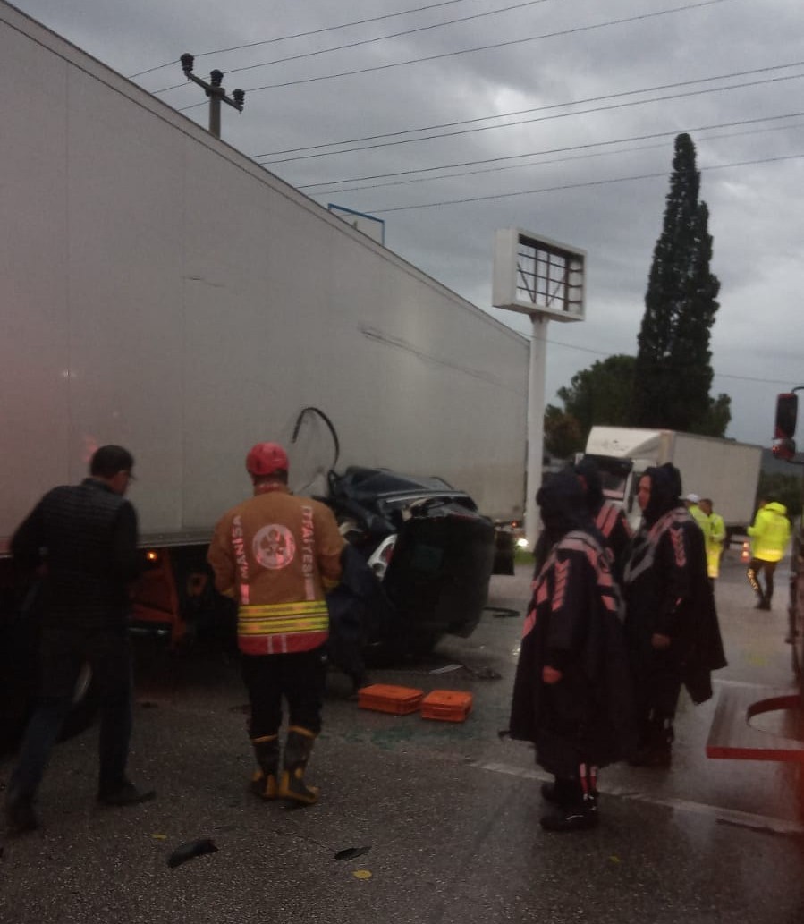 tirin altinda kalan otomobildeki kari koca hayatini kaybetti 5